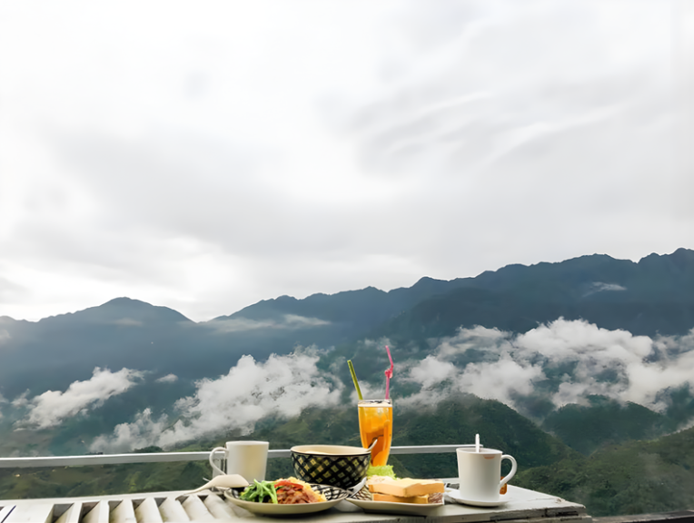 Swing Sapa có khu vực cà phê view núi rộng lớn khiến nhiều du khách thích thú check-in.