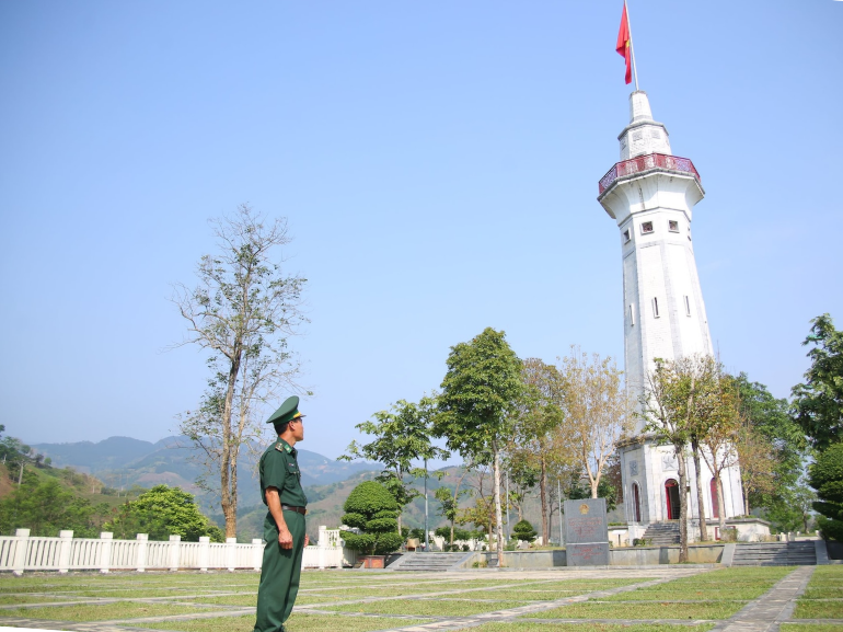 Hành trình khám phá cột cờ Lũng Pô sẽ trở nên trọn vẹn hơn khi được kết nối cùng chuyến du ngoạn Sa Pa.