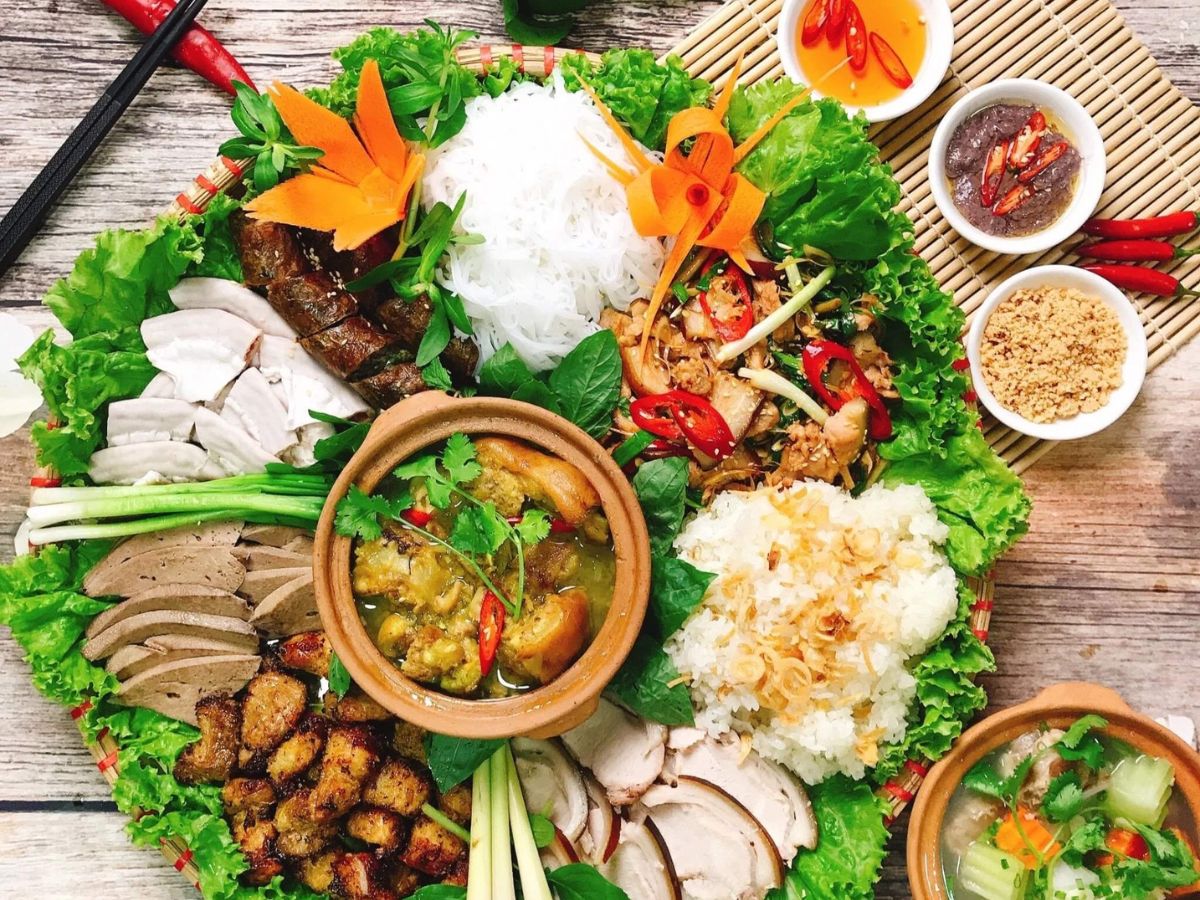 Bầu không khí yên bình tạo cảm giác thư thái khi dùng bữa.