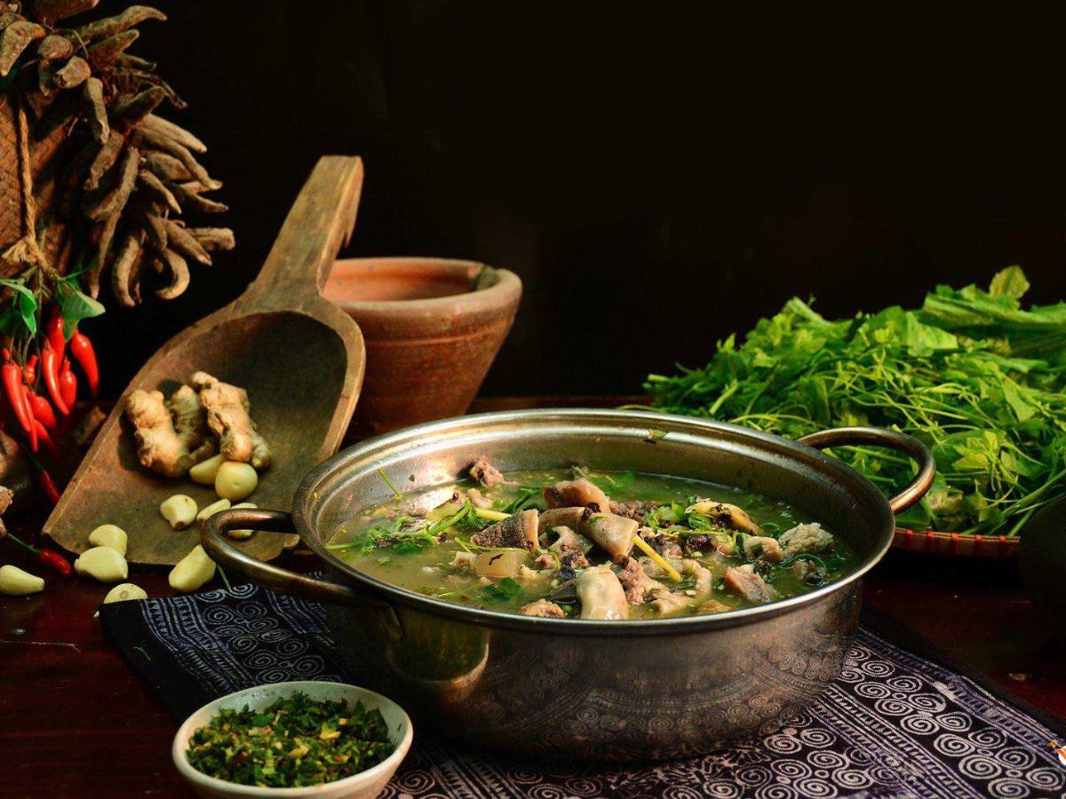Thắng cố Sa Pa là món ăn huyền thoại của người H’Mông Tây Bắc.