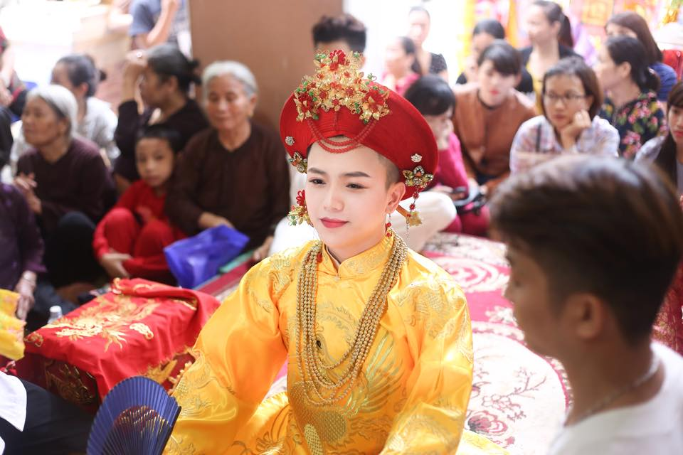 Hầu đồng giá Ông Hoàng Mười.