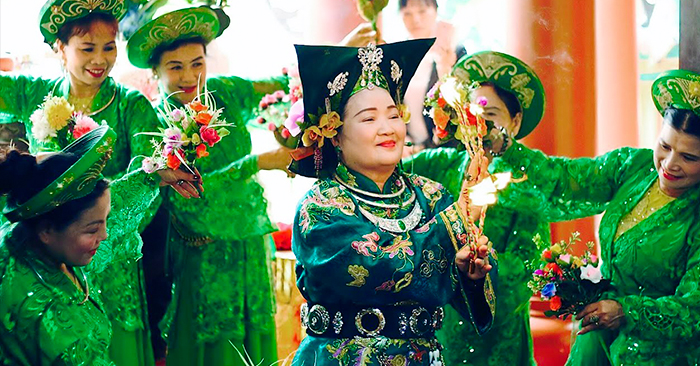 Nguồn gốc của đạo Mẫu gắn liền với câu chuyện về các vị thánh nữ quyền năng.