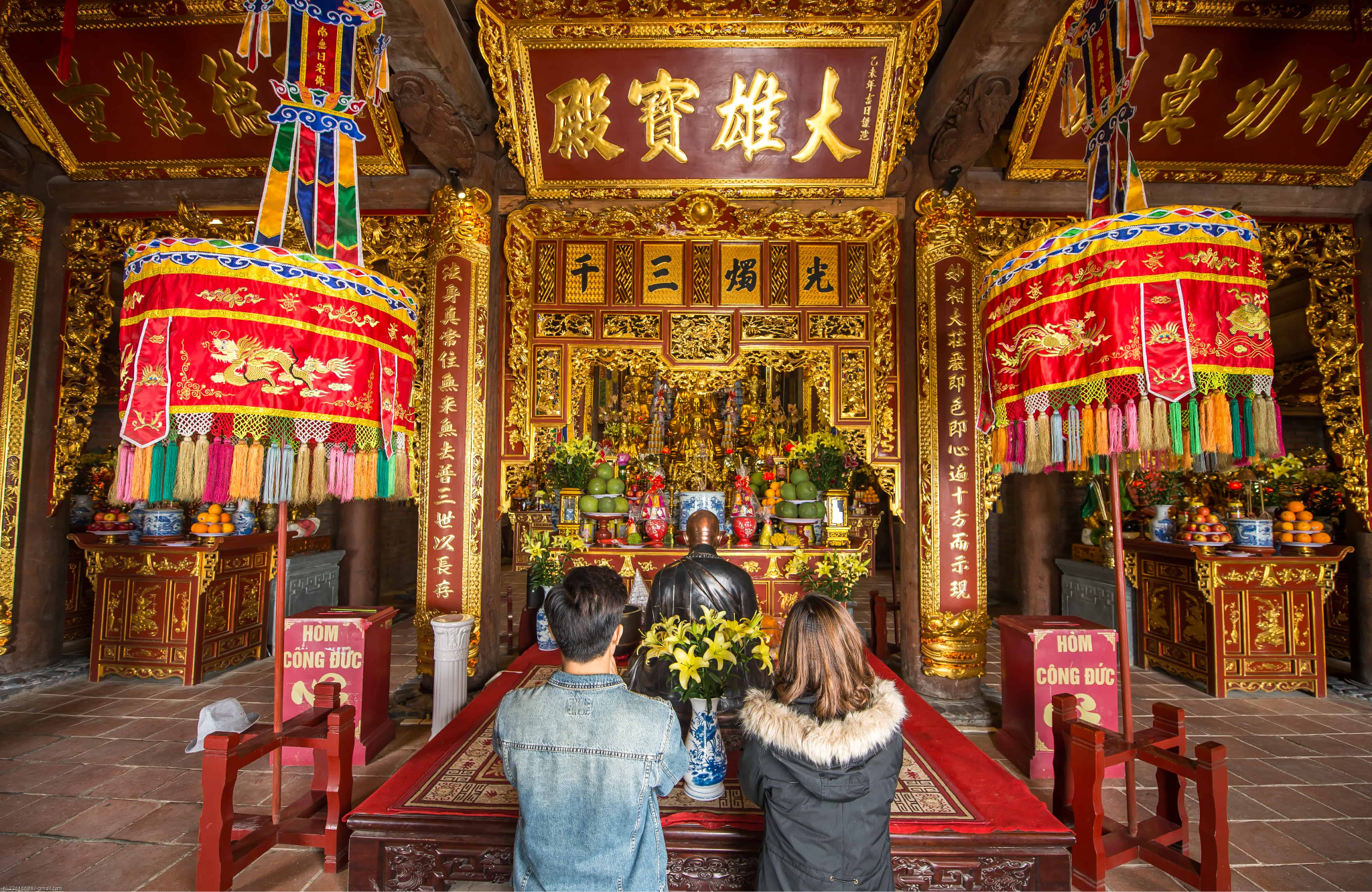 Không gian thờ linh thiêng bên trong Bích Vân Thiền Tự.