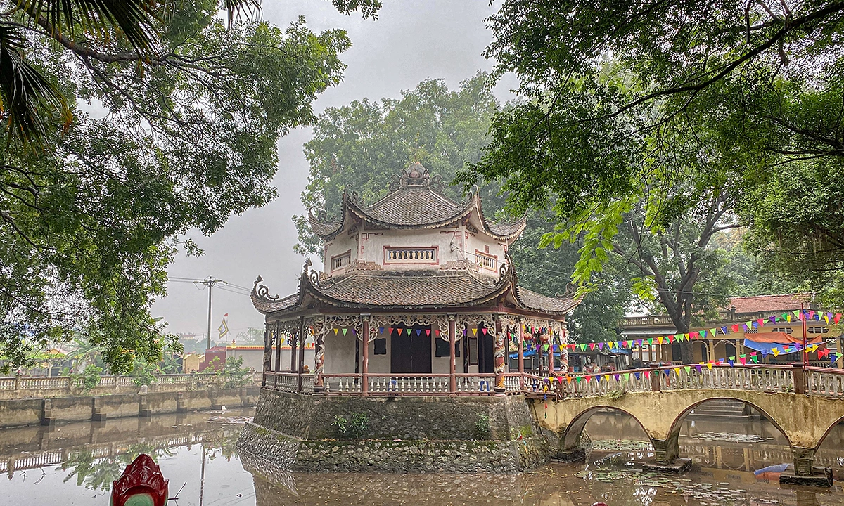 Đền Dầm là nơi thờ Mẫu Đệ Tam tại Hà Tây cũ.