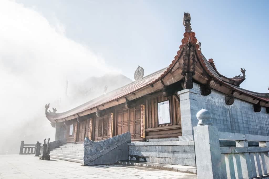 Chùa Bích Vân Thiền Tư toạ lạc trong khu du lịch Sun World Fansipan Legend ở độ 3.037.
