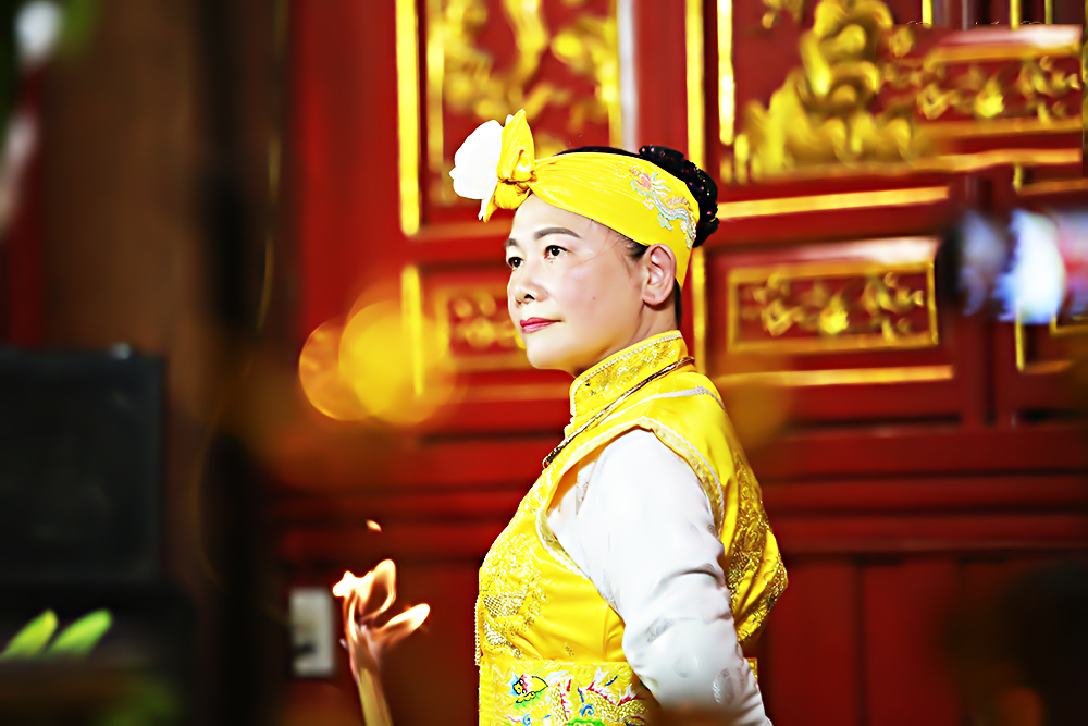 Giá hầu đồng Tứ Phủ Thánh Cậu.