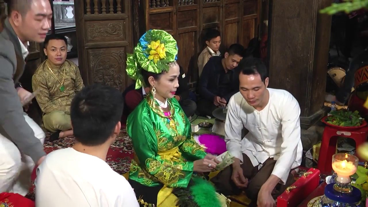 Hầu đồng Cô Đôi Thượng Ngàn. (Nguồn: Sưu tầm) Bên cạnh đó, các vị như Cô Năm Suối Lân, Cô Sáu Sơn Trang bốc thuốc cứu người hay Cô Chín