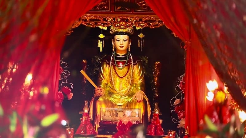 Tượng thờ Tam Vị Chúa Mường.