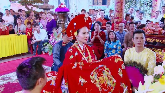 Giá thỉnh Tam Toà Thánh Mẫu luôn giữ vị trí đầu và có ý nghĩa đặc biệt quan trọng