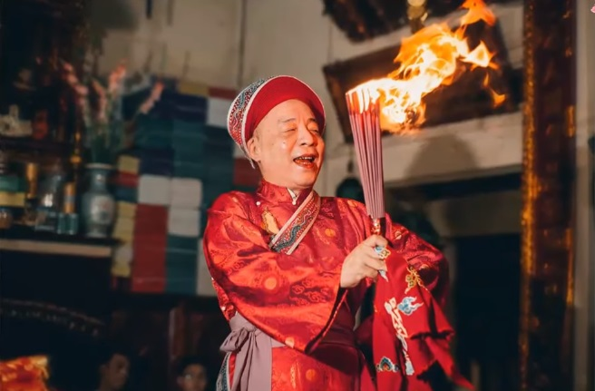 Một giá hầu đồng Quan Lớn Đệ Nhất.