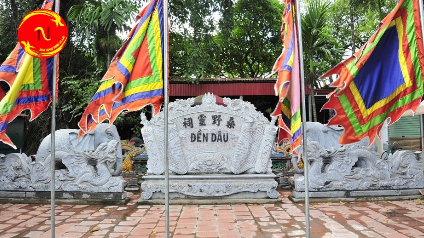 Đền Dâu gắn liền với việc thờ Liễu Hạnh Công Chúa.