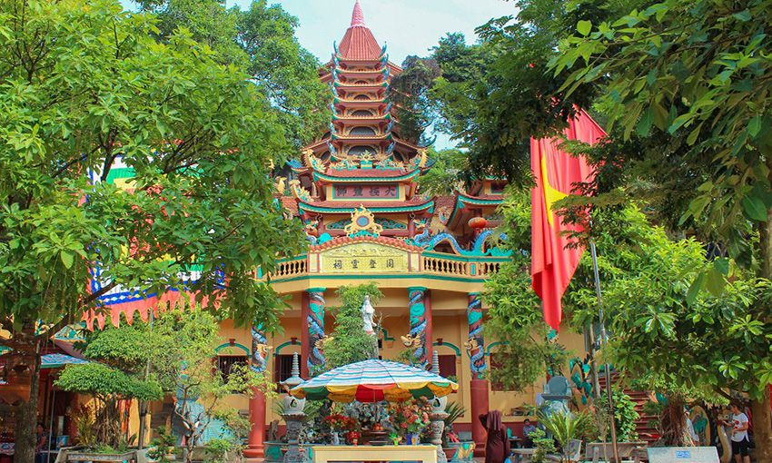 Đền Mẫu Đồng Đăng tại Lạng Sơn được biết đến là một trong những đền phủ hầu đồng nổi tiếng miền Bắc.