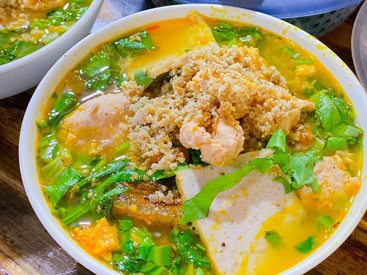 Bún chả Nga Cảnh là điểm ăn sáng quen thuộc tại Sa Pa.