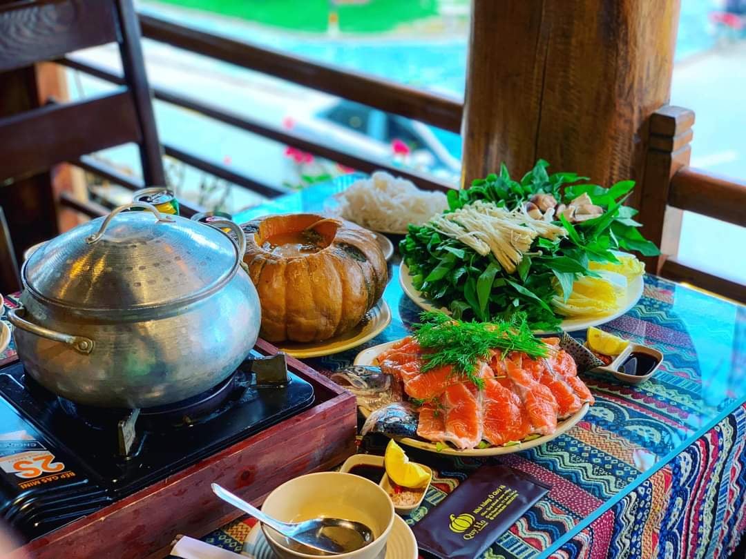 Lẩu cá Sa Pa giản dị trong cách bày biện, tinh tế trong hương vị.