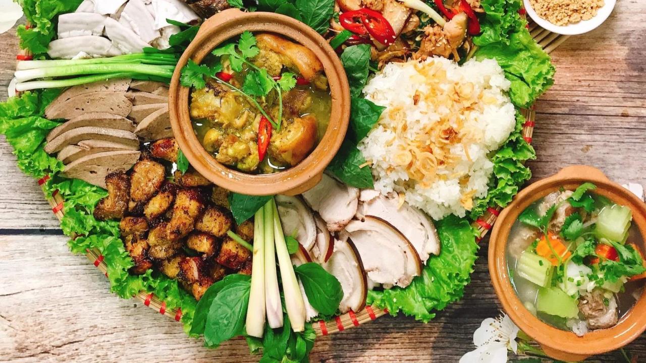 Thịt lợn bản săn chắc, thơm ngọt, mang trọn tinh thần núi rừng.