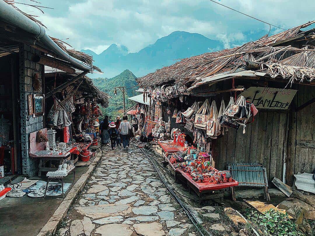 Đi dạo quanh thị trấn - một trải nghiệm giản dị, nhưng mang lại cảm giác thư thái lâu dài.