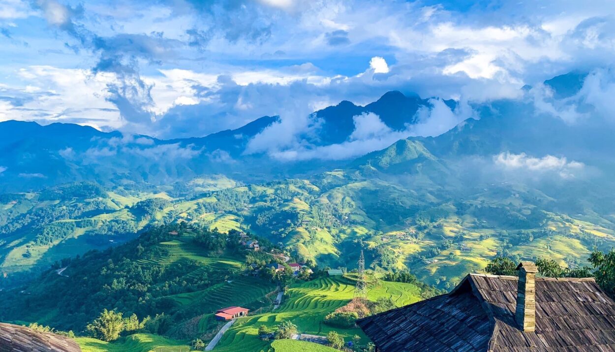 Săn mây - trải nghiệm không thể bỏ lỡ khi đến Sa Pa.
