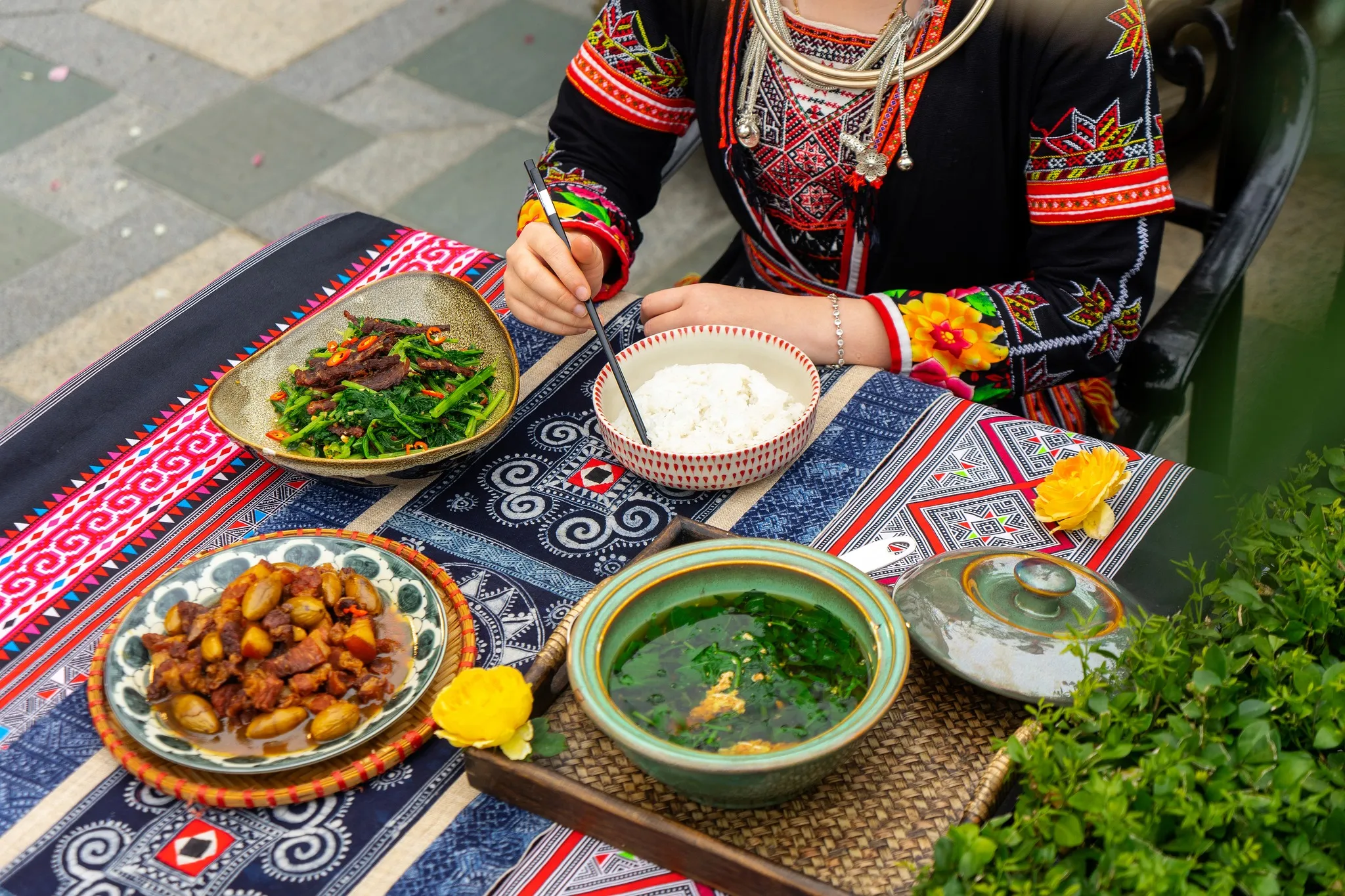 Quán đông người địa phương thường là lựa chọn an tâm nhất.