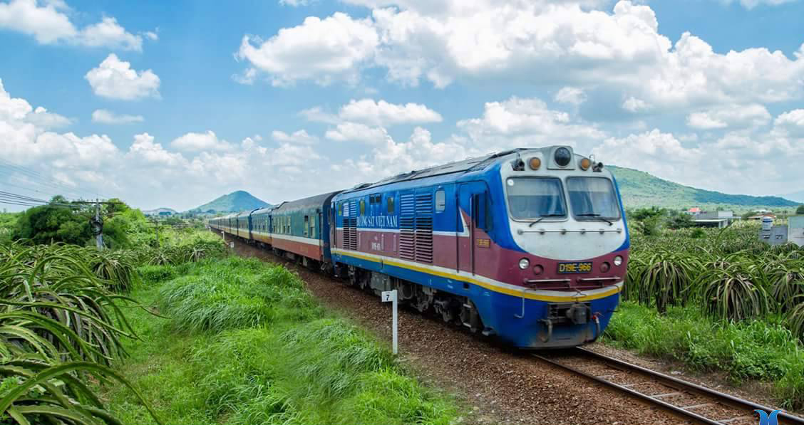 Tàu hỏa là phương tiện di chuyển từ Hà Nội đến Sa Pa được nhiều người lựa chọn.