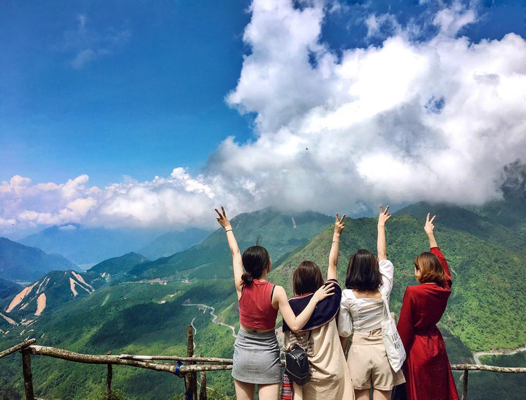 Giữa những điểm đến, hãy dành thời gian nghỉ ngơi và ngắm mây.