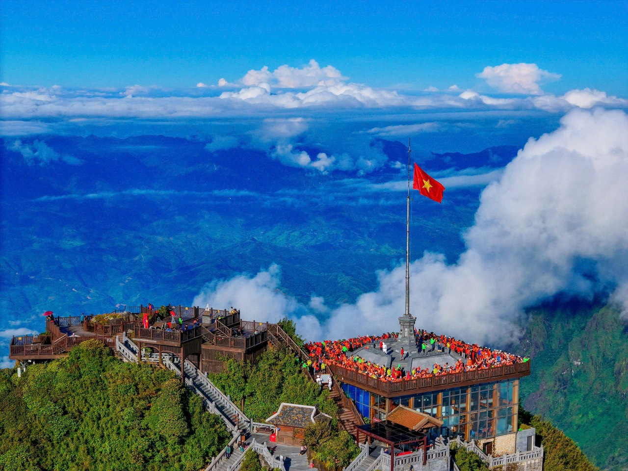 Tourists should check the weather before their trip to plan a suitable itinerary