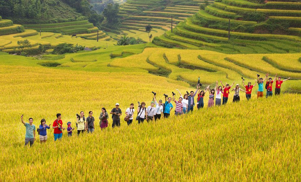 Tourists should combine shooting from different angles to get more satisfying photos