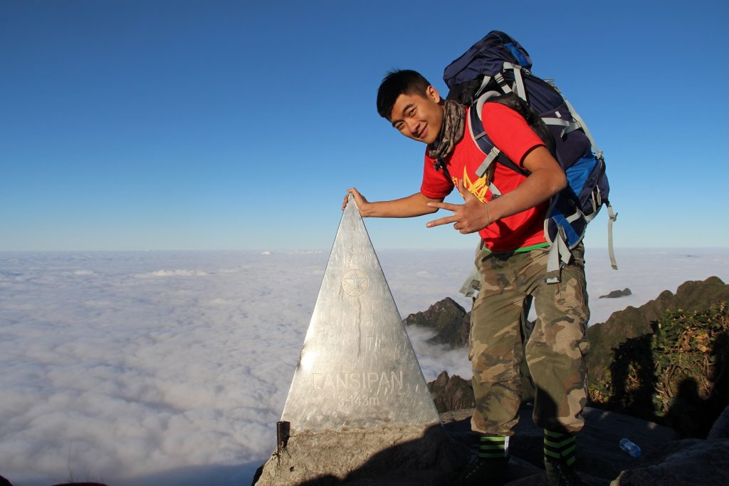 Tourists successfully conquered Fansipan peak after a challenging trekking journey
