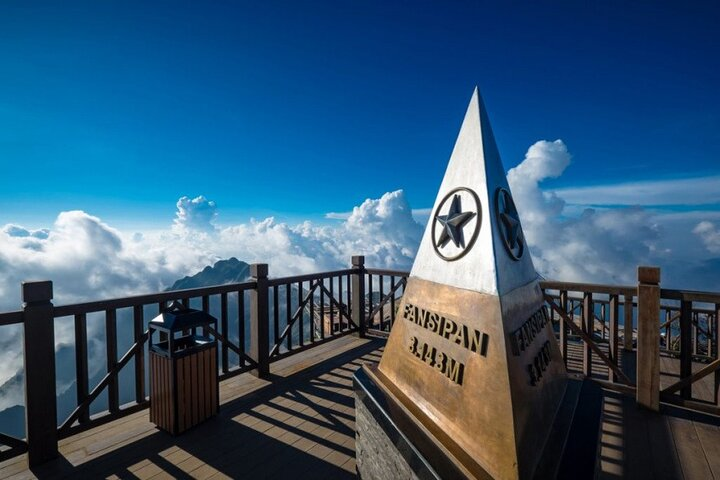The 3,143m marker is a must-see check-in point when visiting Fansipan