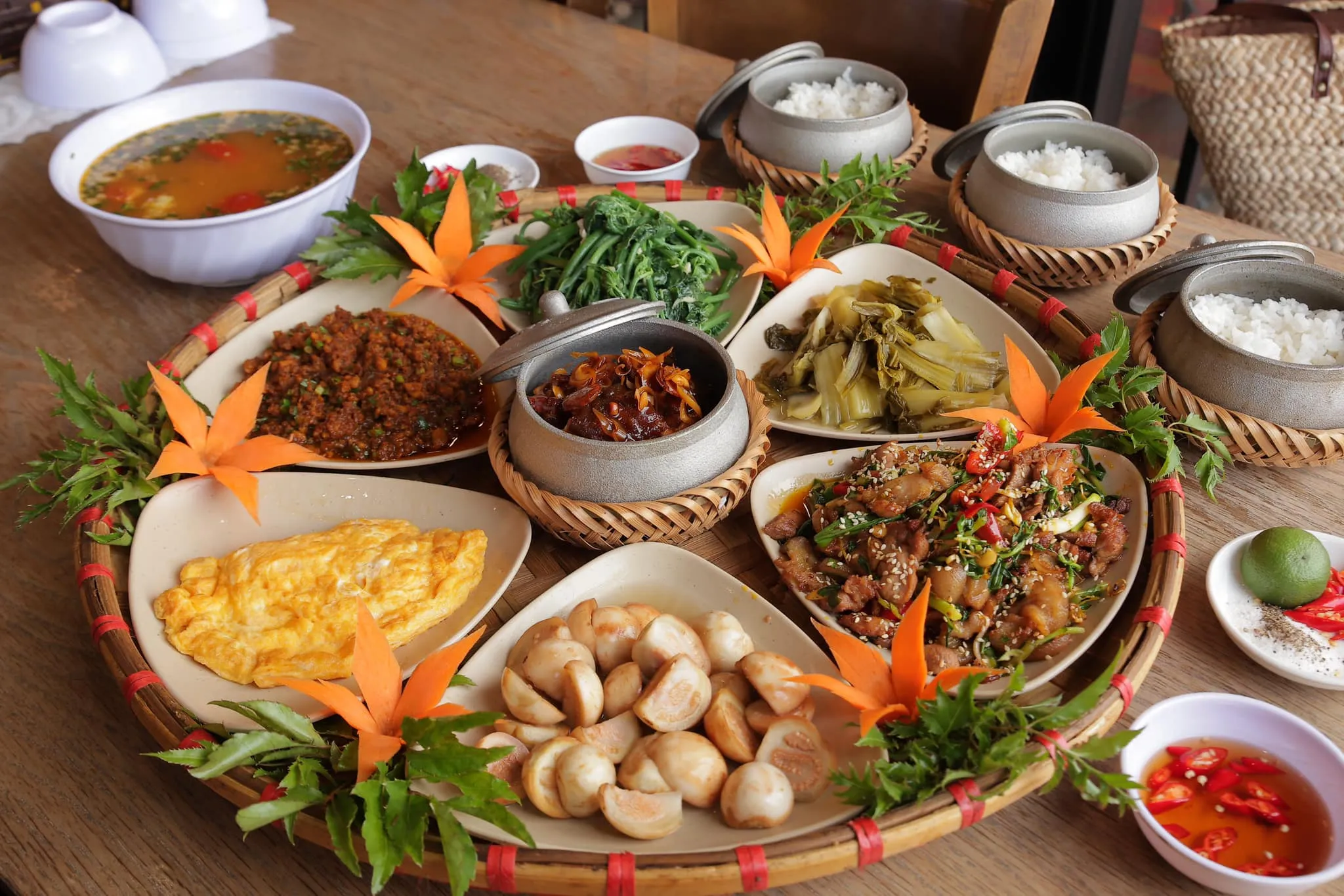 Ẩm thực Sa Pa là sự kết tinh của hương vị núi rừng Tây Bắc với nhiều món đặc sản truyền thống.