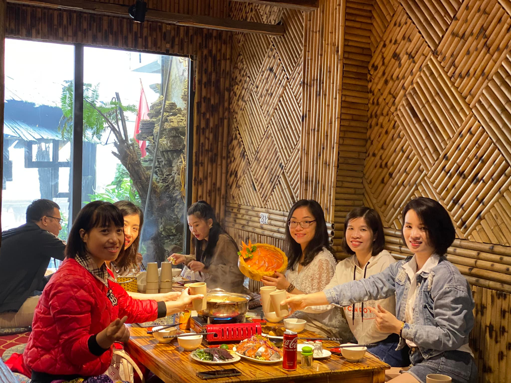 Nhà hàng Cá Hồi Vua Sa Pa là địa chỉ được nhiều du khách lựa chọn thưởng thức cùng nhóm bạn.