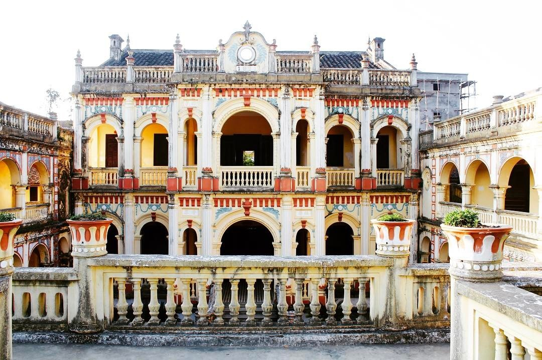 Dinh Hoàng A Tưởng hay còn có tên gọi khác là dinh thự vua Mèo xứ Bắc Hà.