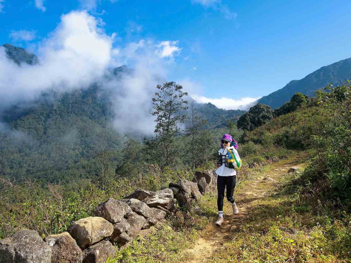 Lối mòn Pavi Hoàng Liên mở ra mây núi, hợp trekking khám phá.