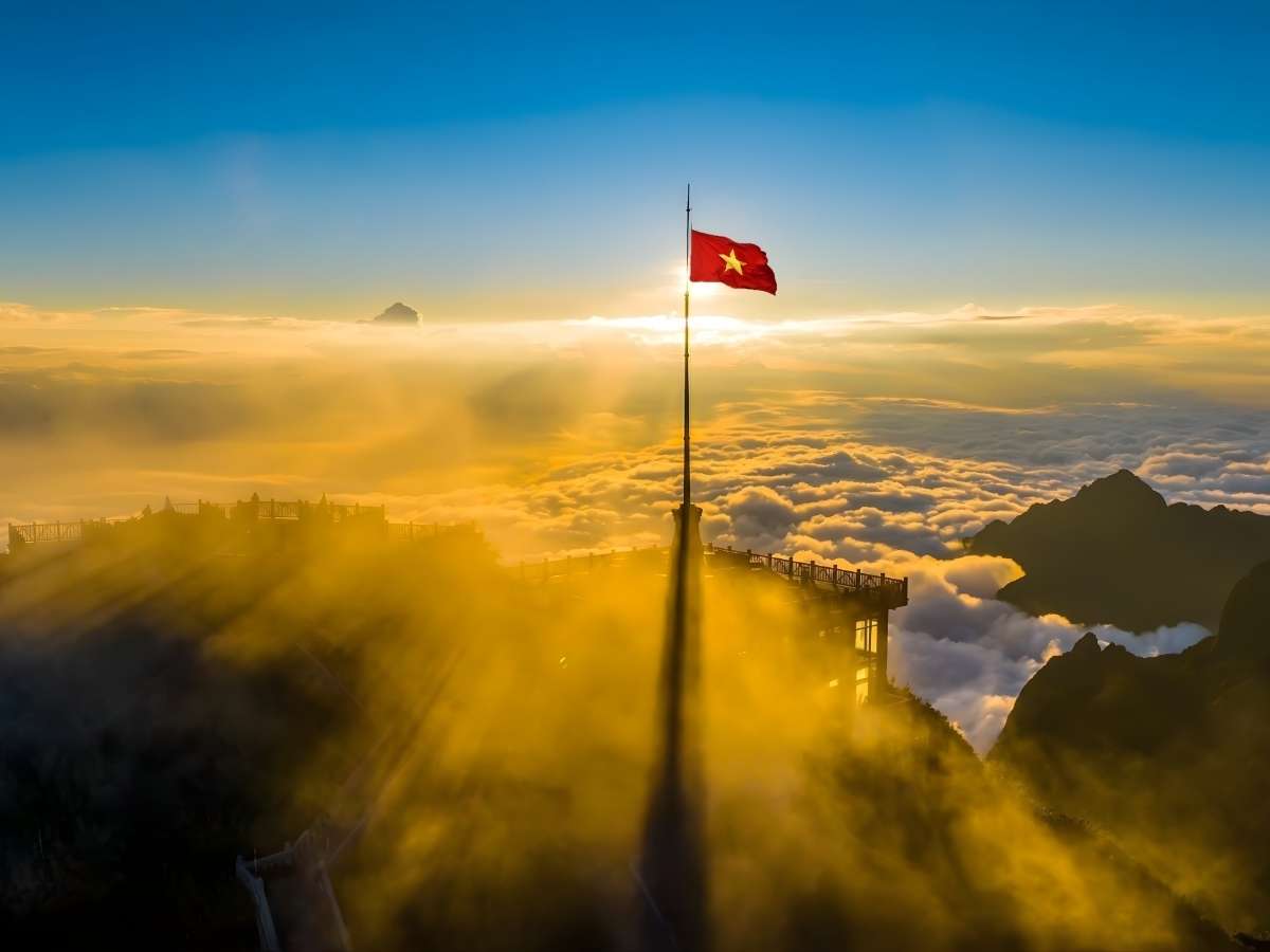 Khung cảnh huyền ảo trên đỉnh Fansipan