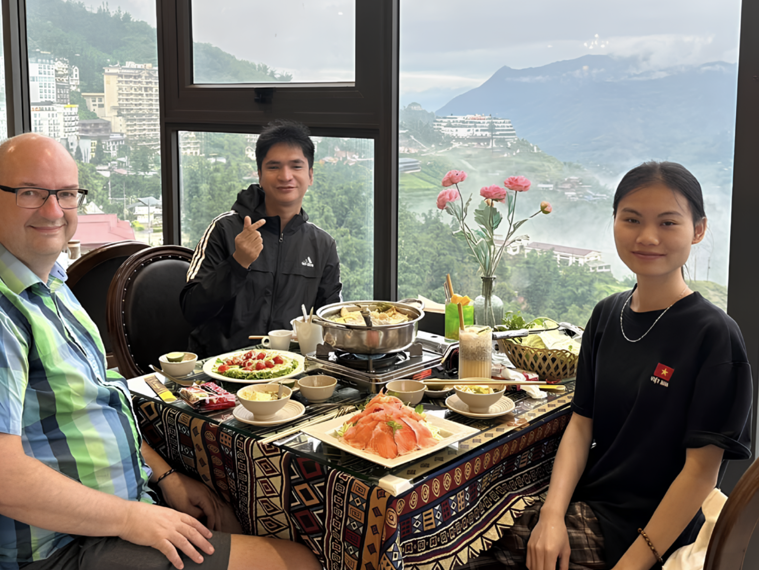 Nhà hàng Sa Pa này được nhiều người yêu thích nhờ không gian đậm chất dân tộc