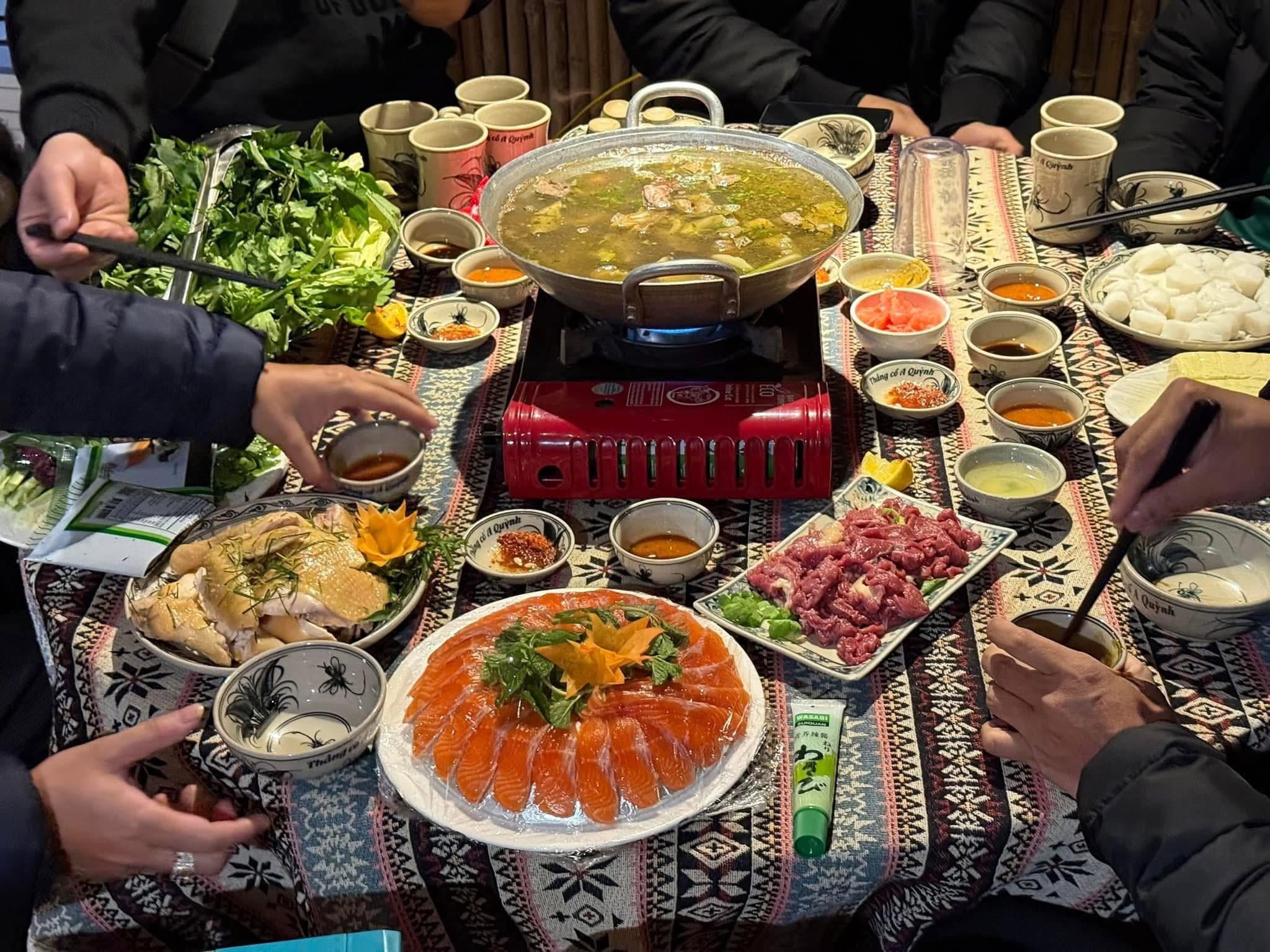 Nhà hàng Sa Pa này được nhiều người yêu thích nhờ không gian đậm chất dân tộc