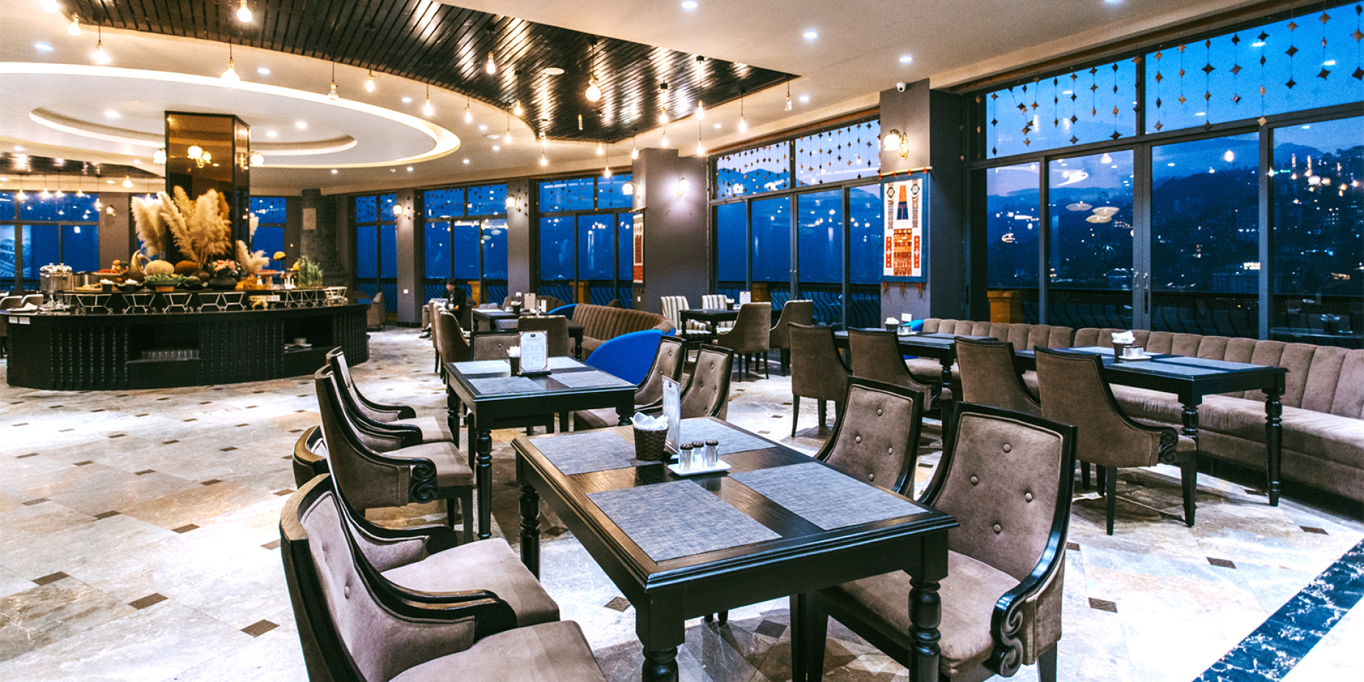 Sapa Charm Hotel gây ấn tượng nhờ không gian lưu trú sang trọng.