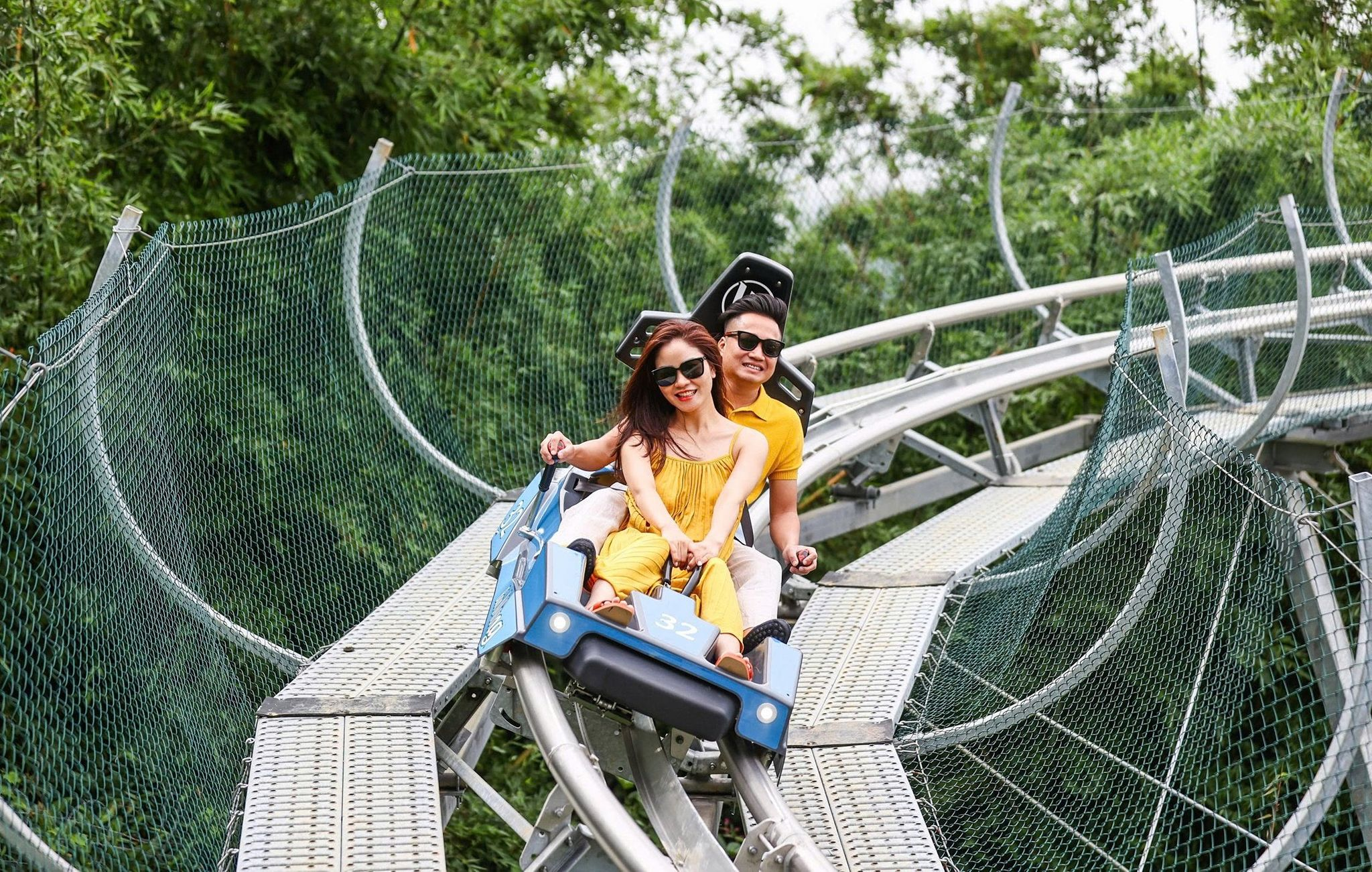 Khách sạn phục vụ du khách vui chơi giải trí.