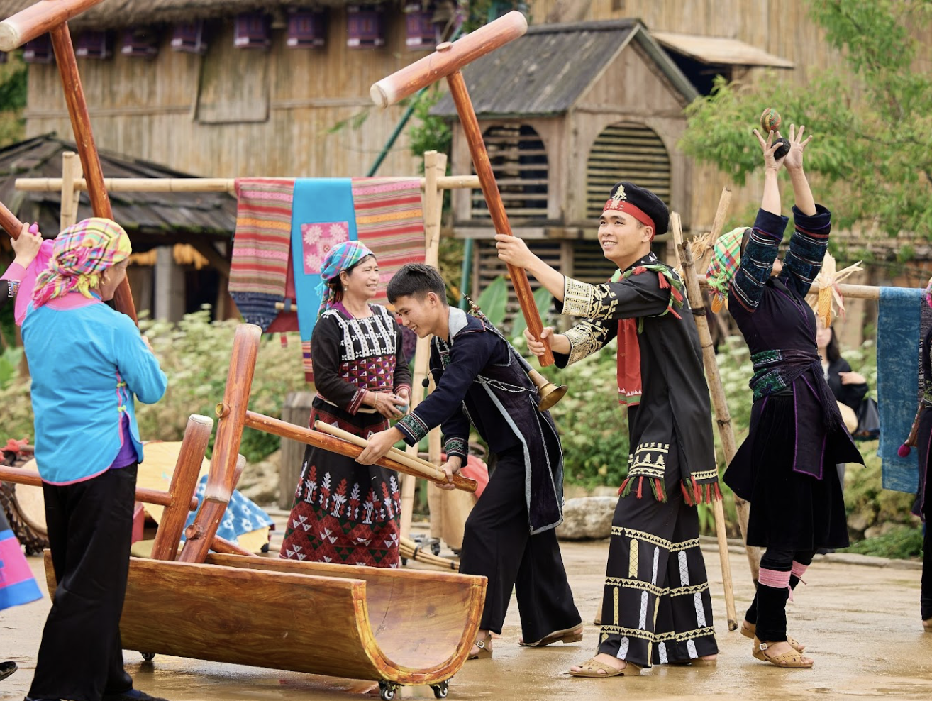 Không gian mộc mạc giữa núi rừng cũng tạo nên cảm giác gần gũi và thư giãn trong hành trình khám phá Fansipan.