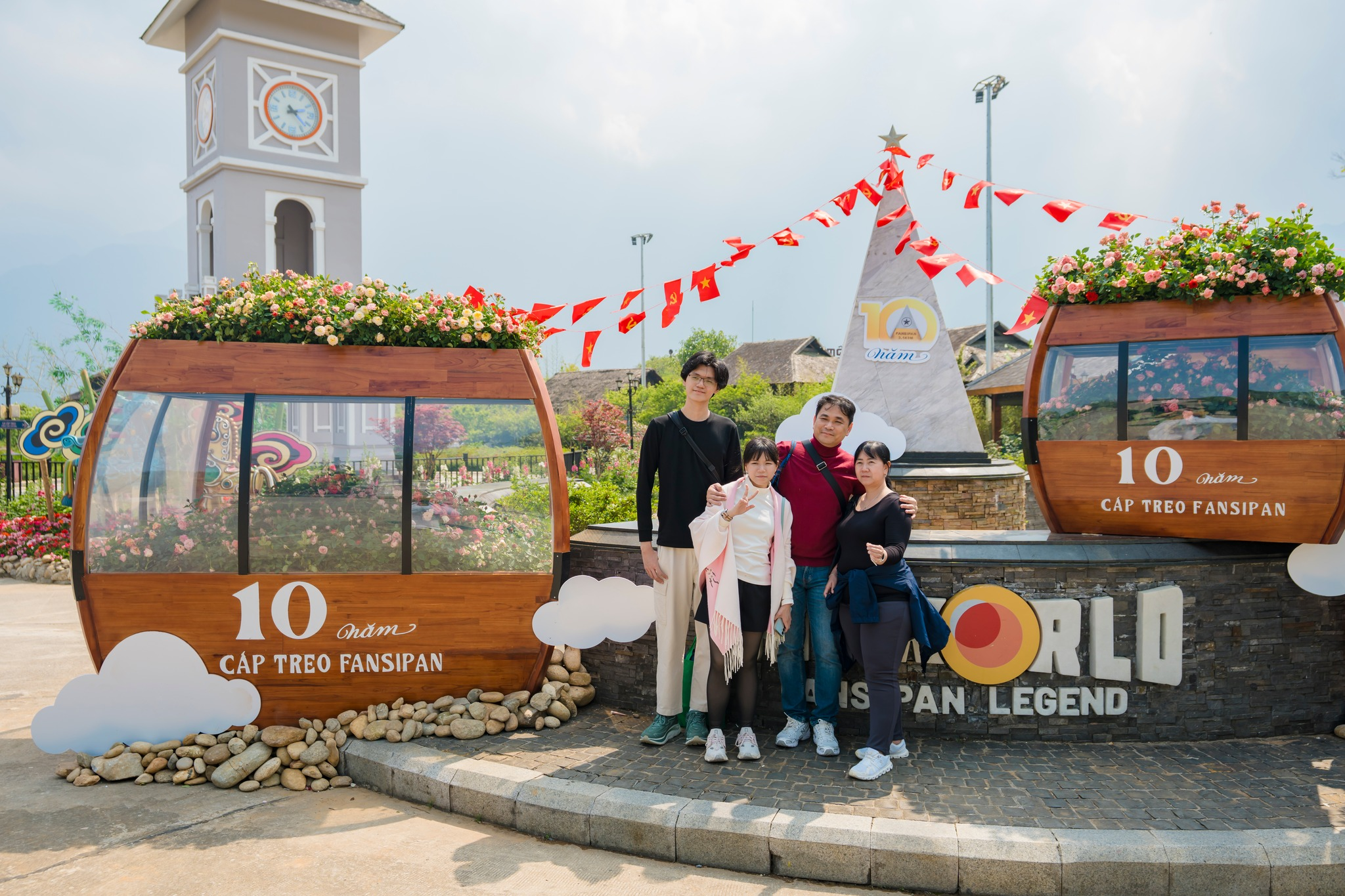 Du khách cùng gia đình khám phá Sun World Fansipan Legend. (Nguồn: Sưu tầm)