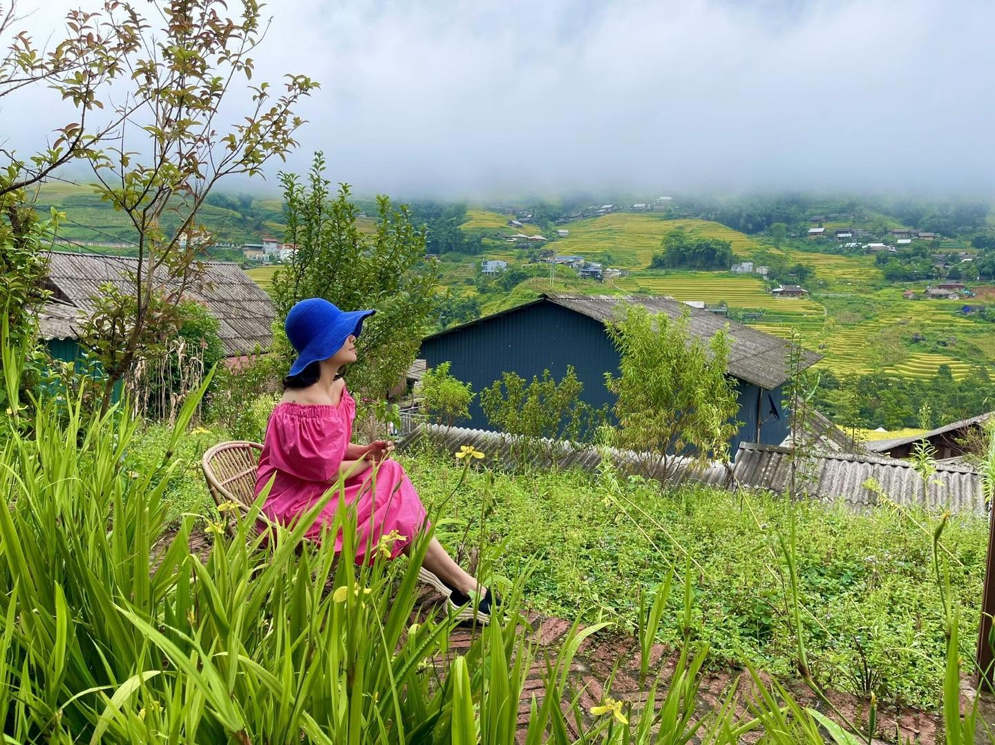 Những thửa ruộng bậc thang xanh mướt tạo nên khung cảnh đặc trưng của Sa Pa vào mùa hè.