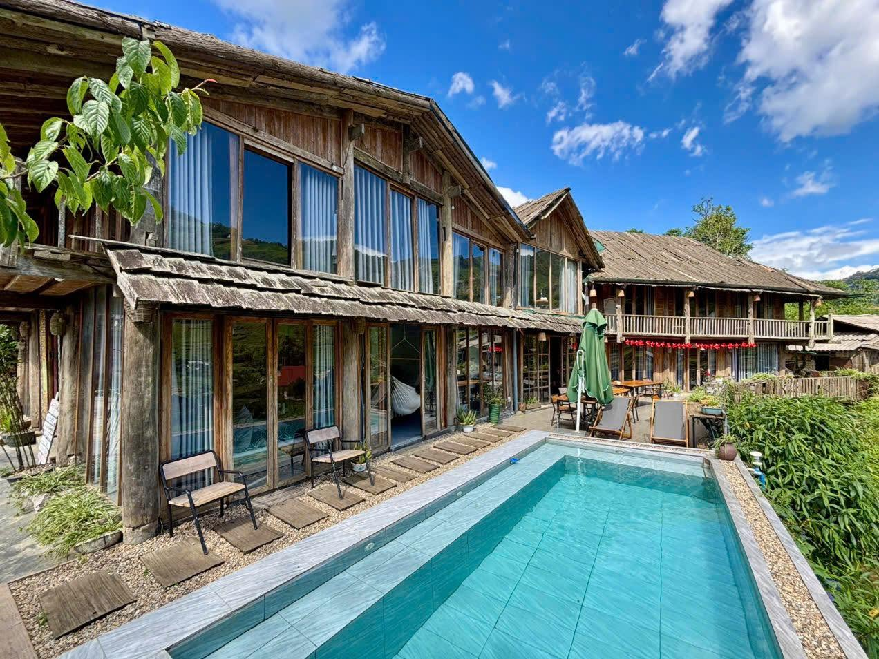 Lee’s House nổi bật với phong cách Bohemian và những ô cửa kính rộng đón ánh sáng tự nhiên.