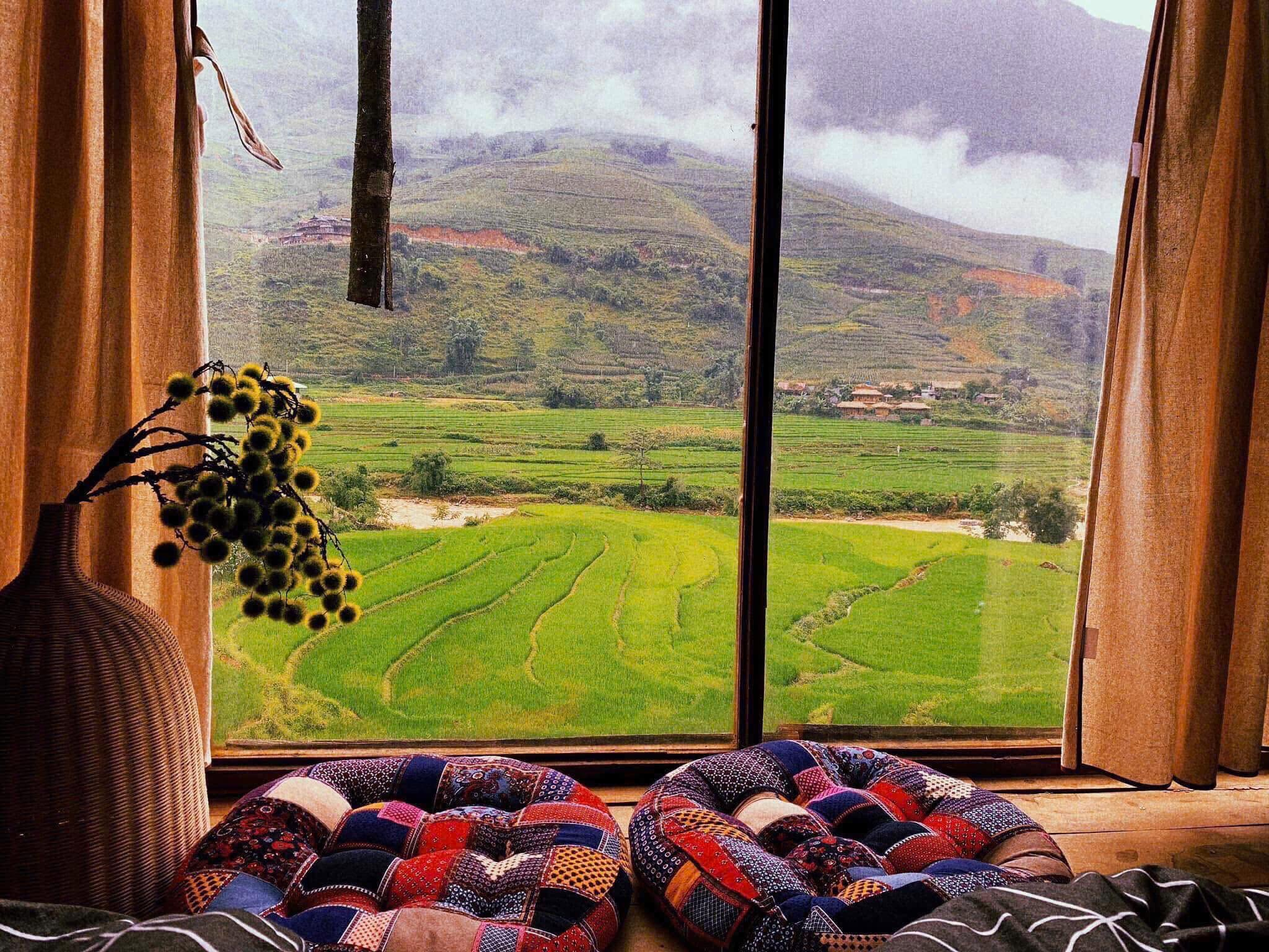 Homestay bản làng Sa Pa mùa hè mang đến không gian nghỉ dưỡng yên bình giữa núi rừng Tây Bắc.