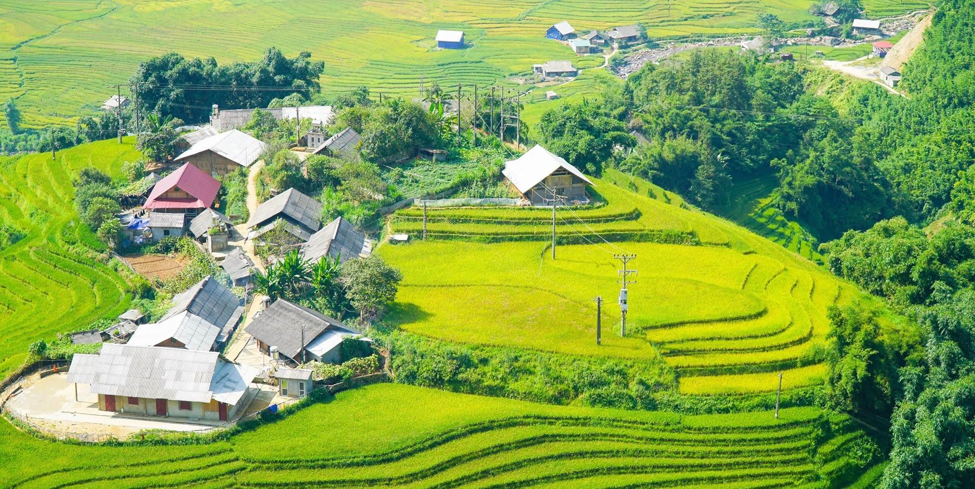 Bản Ý Linh Hồ là điểm đến lý tưởng cho những ai yêu thích trekking giữa núi rừng.