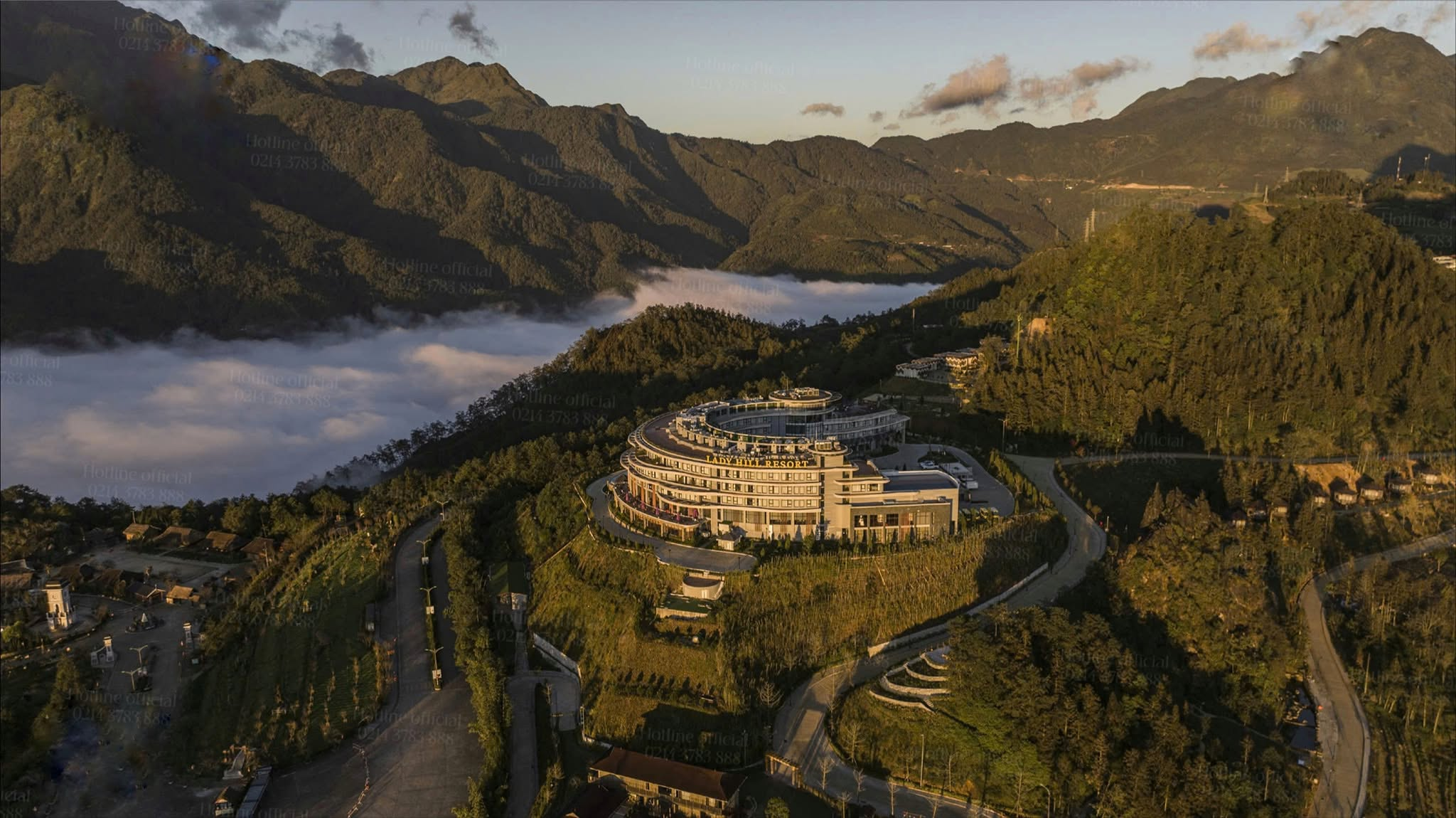 Lady Hill Sapa Resort gây ấn tượng với vị trí trên đỉnh đồi và tầm nhìn hướng đỉnh Fansipan.