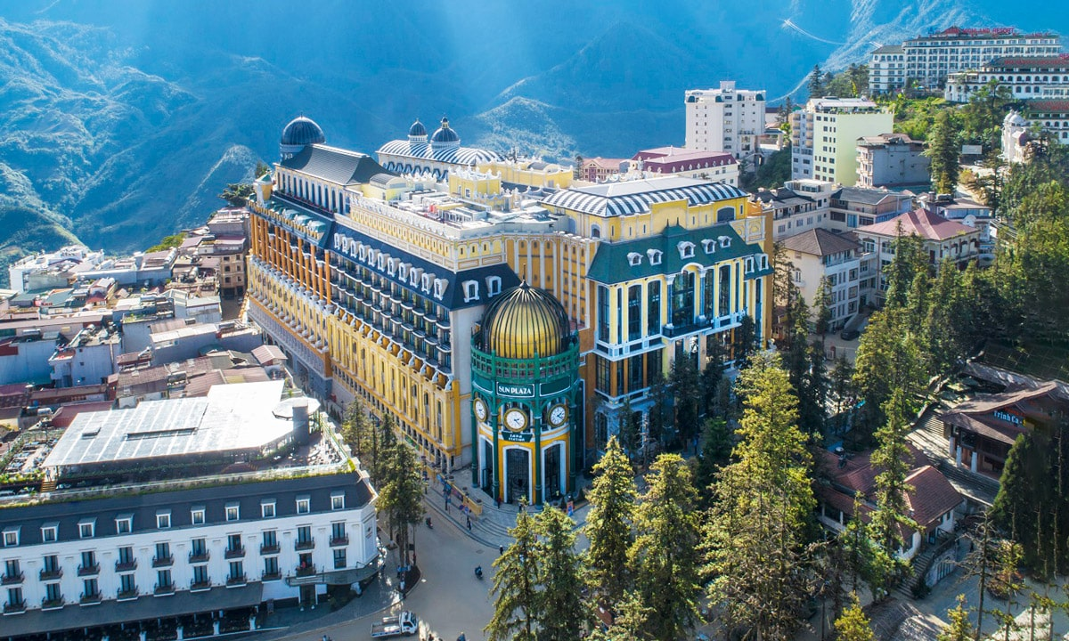 Hotel De La Coupole - MGallery nổi bật với kiến trúc sang trọng giữa trung tâm Sa Pa.