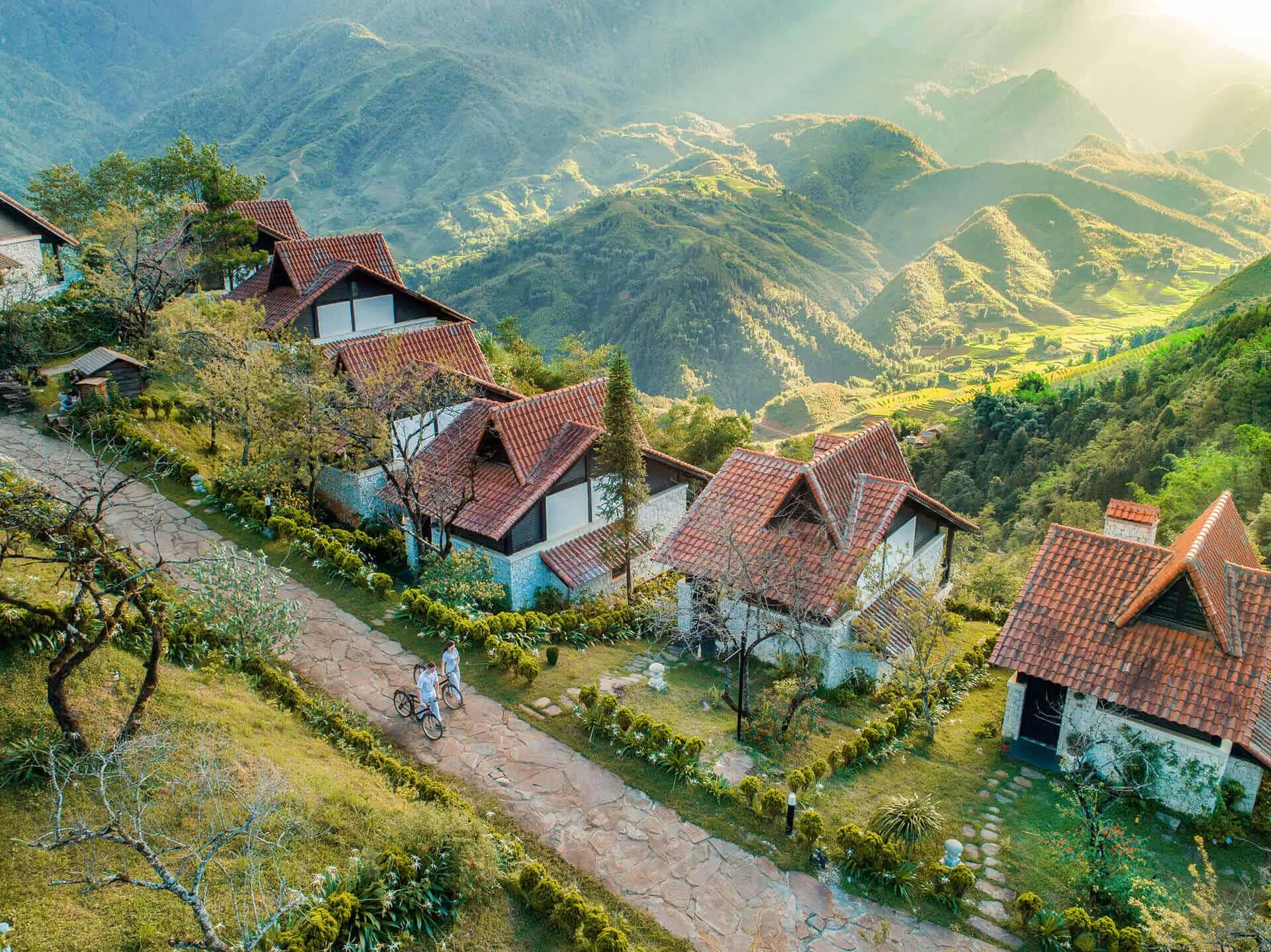 Sapa Jade Hill Resort and Spa sở hữu không gian nghỉ dưỡng yên bình giữa núi rừng Tây Bắc.