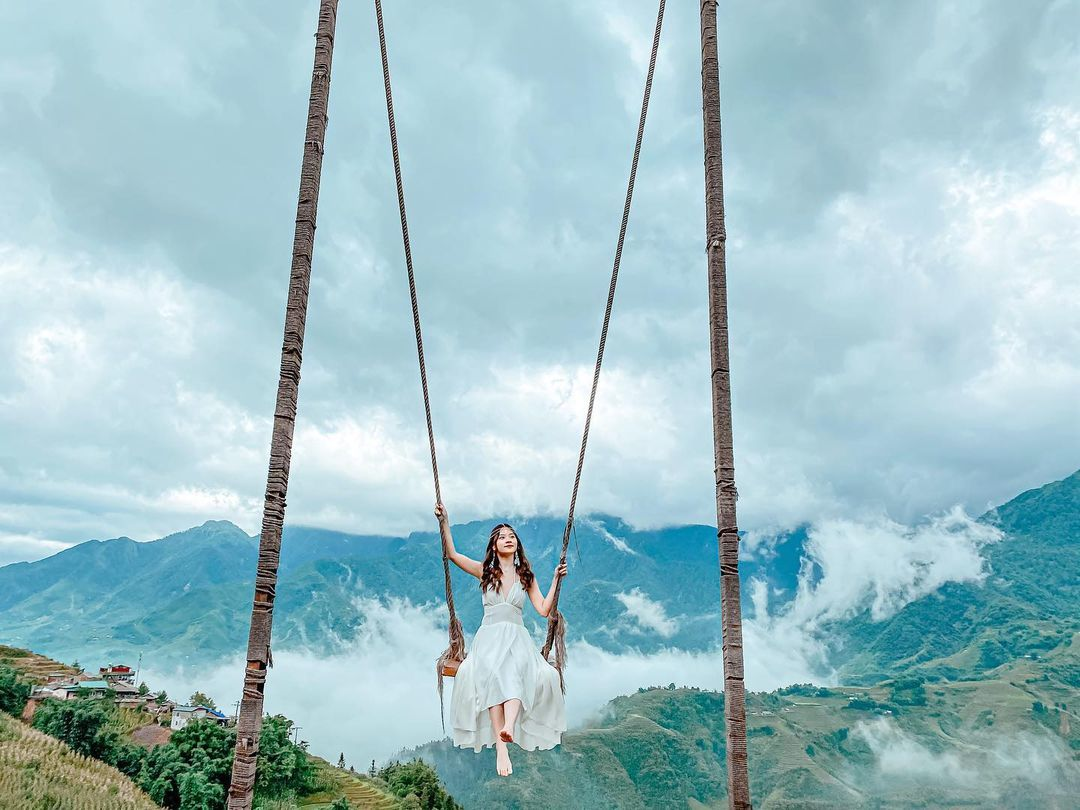 Từ Swing Sa Pa, du khách có thể ngắm nhìn biển mây và núi non trùng điệp.
