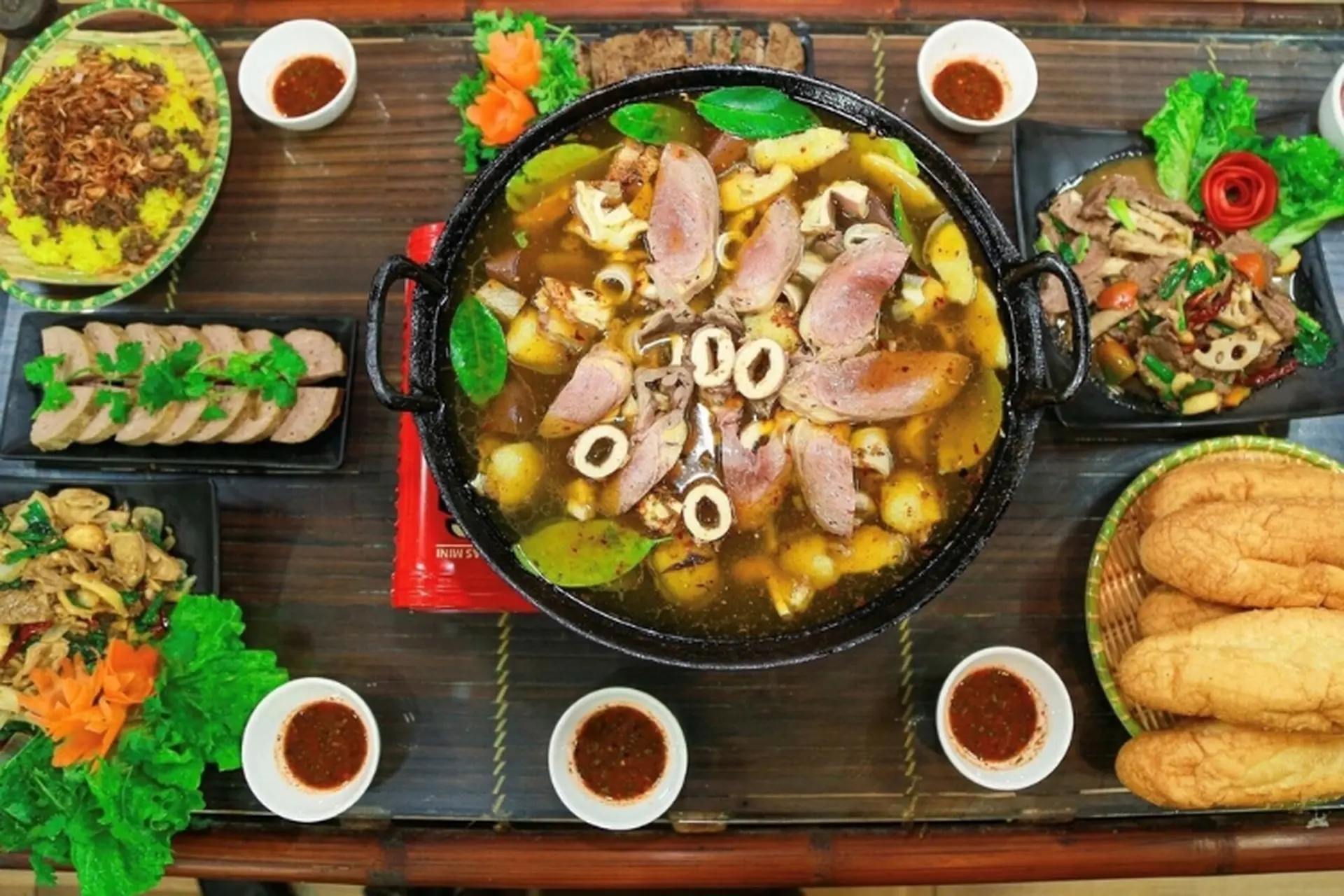 Thắng cố là món ăn truyền thống gắn liền với văn hóa ẩm thực của đồng bào vùng cao Lào Cai.