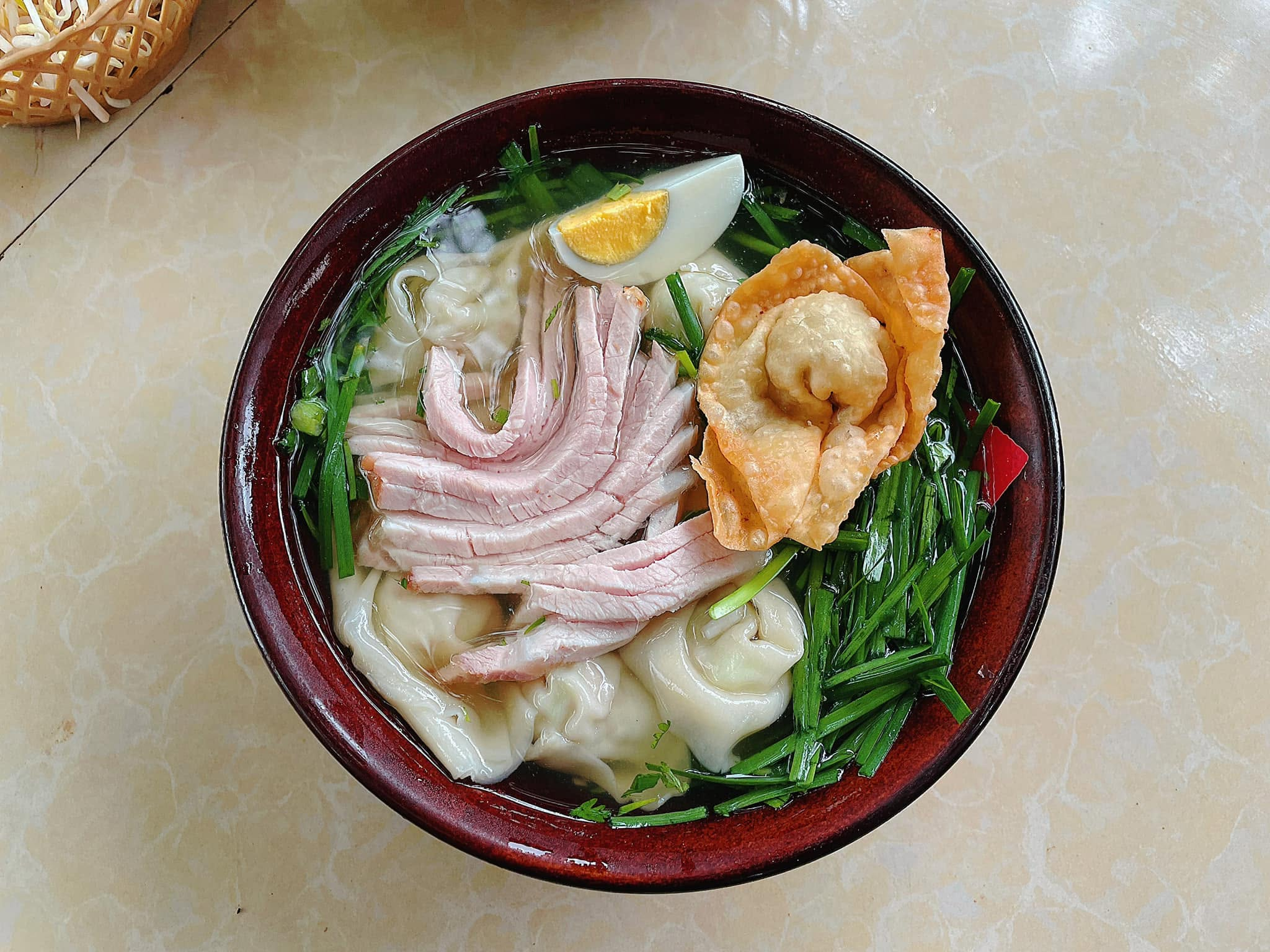 Sủi cảo và mì vằn thăn là món ăn sáng độc đáo tại Sa Pa.