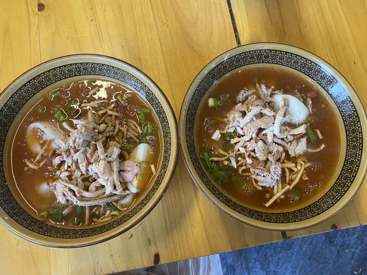 Cốn sủi với sợi mì dai, thịt xá xíu và nước sốt đậm đà là món ăn đặc sản của Lào Cai.